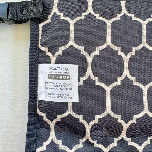 Skip Hop Pronto Baby Portable Changing Station & Diaper Changing Pad Clutch Onyx - Picture 4 of 16